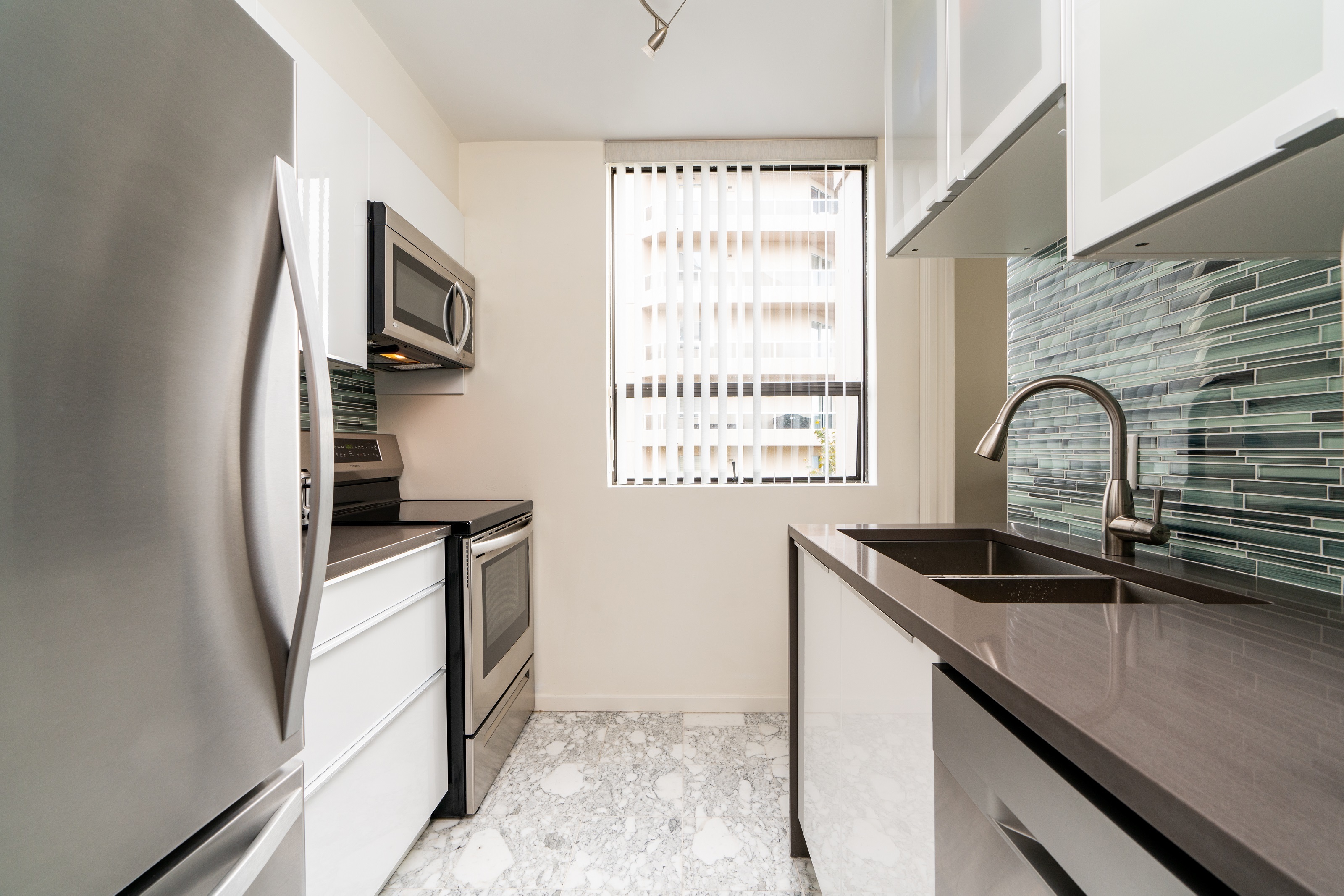 502 - 1737 Duchess Ave, West Vancouver