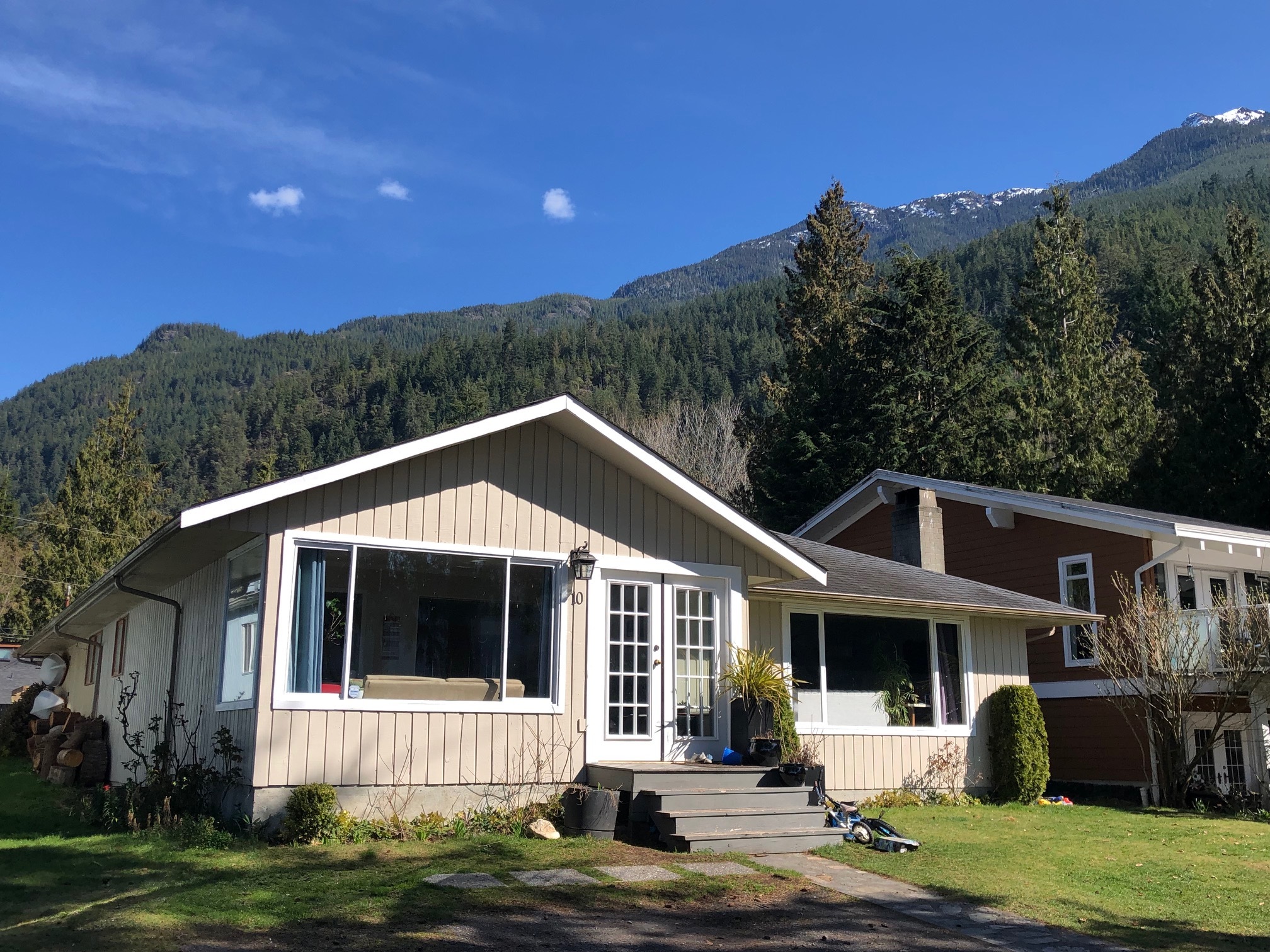 10 Brunswick Beach Road, Lions Bay Property Listing